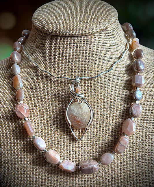 Peach moonstone Beaded necklace